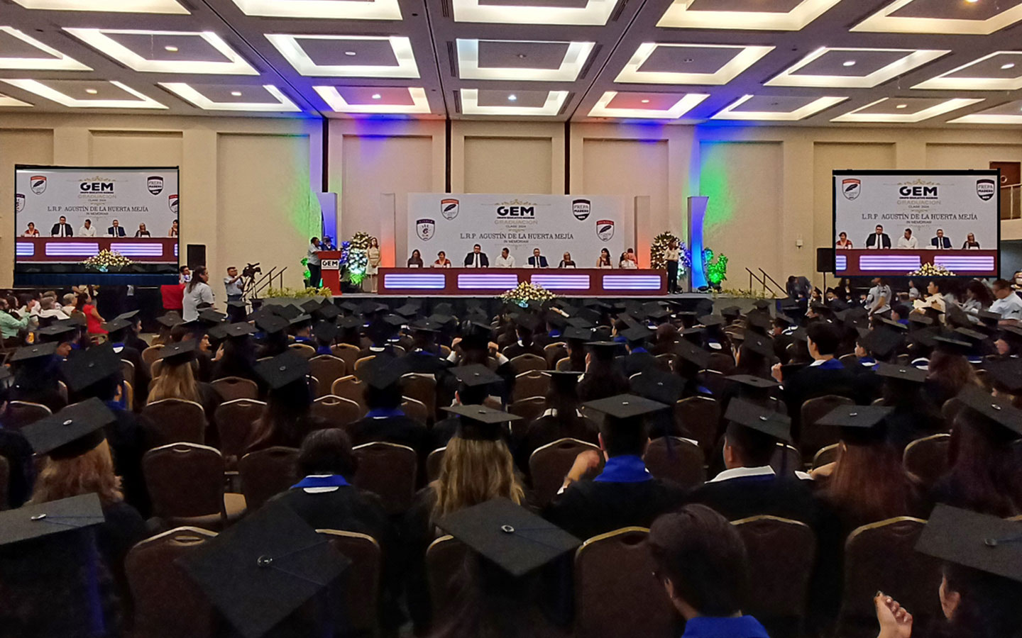 18-quién-proyecta-imágenes-en-pantallas-en-eventos-tampico-servicios-renta