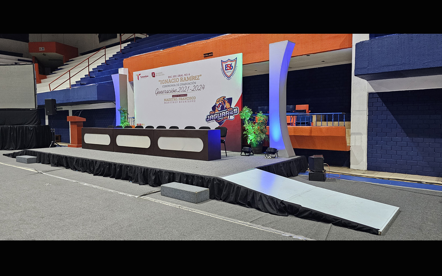 57-donde-fabrican-y-rentan-escenografias-eventos-graduaciones-congresos-en-tampico
