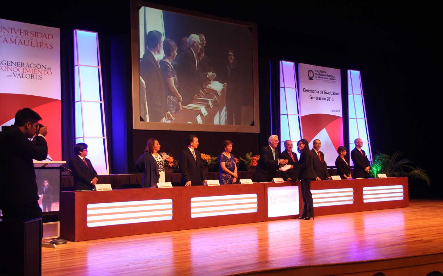 68-quien-fabrica-y-renta-escenografias-para-graduaciones-eventos-escolares-en-tampico