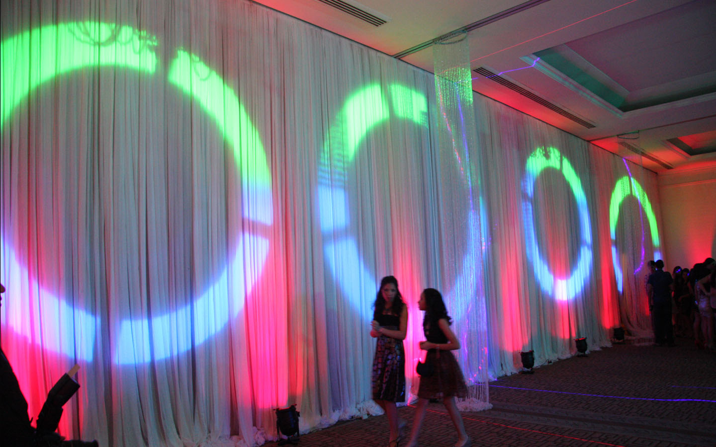 20-renta-luces-iluminacion-con-figuras-luz-negra-fosforescente-eventos-efectos-especiales-arquitectonica-decorativa-tampico
