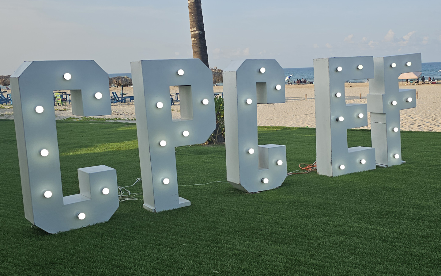 28-renta-de-luces-letras-gigantes-iluminadas-para-eventos-bailes-fiestas-luces-roboticas-escenario-en-tampico