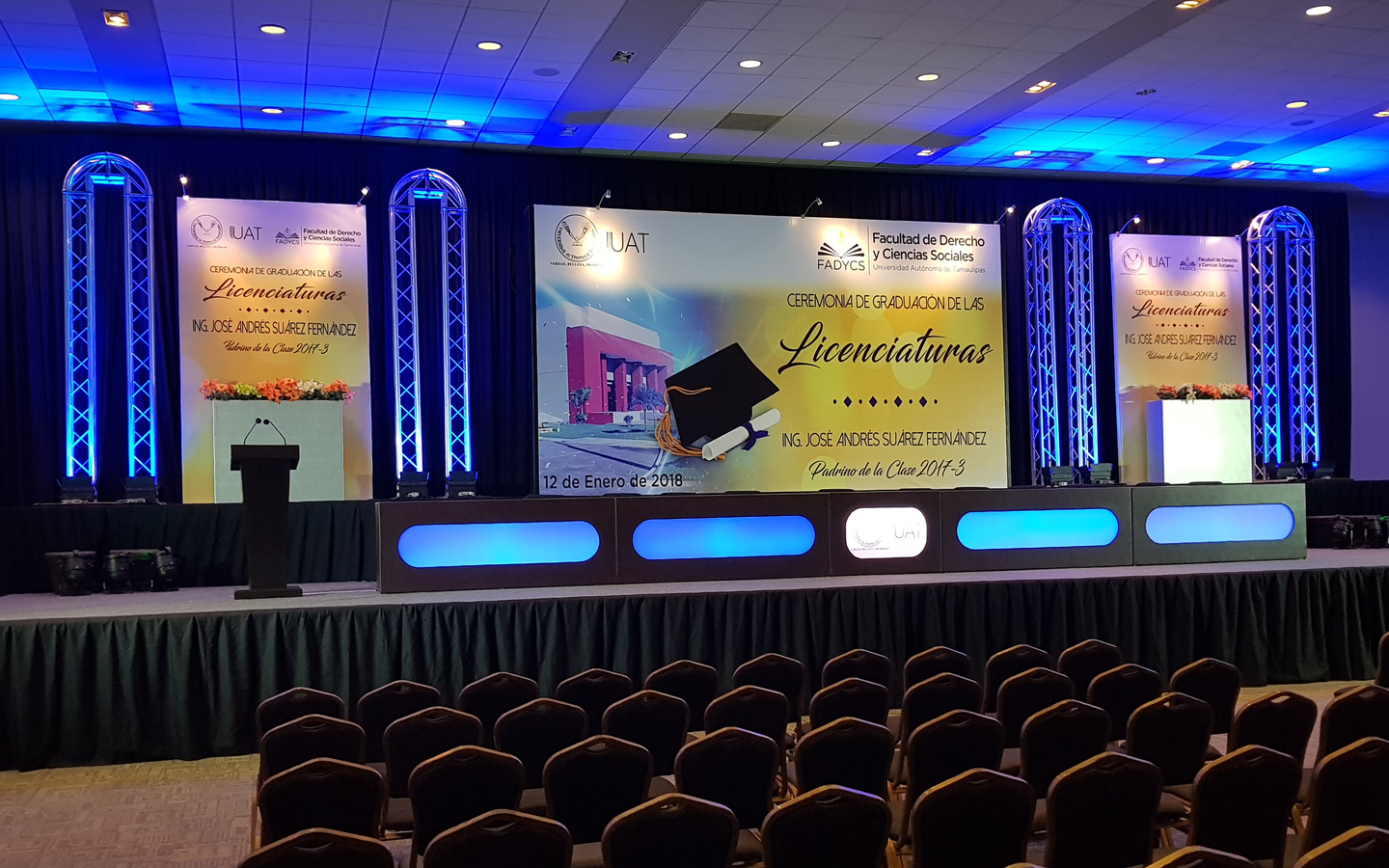 45-quien-renta-luces-iluminacion-para-congresos--convenciones-mega-eventos-graduaciones-conferencias-escenografías-escenarios-en-tampico