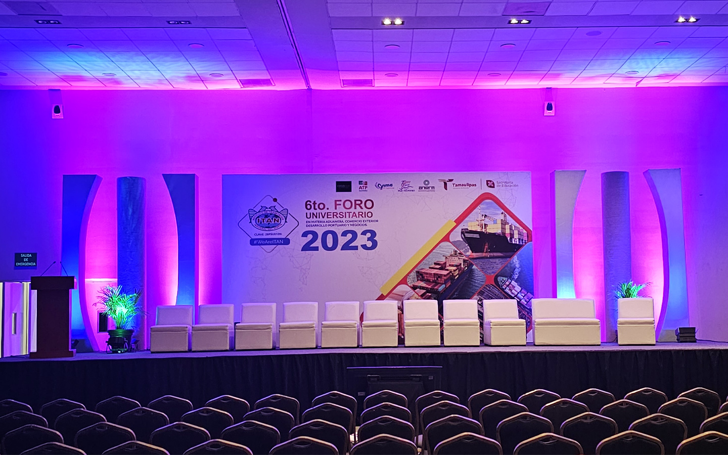 51-renta-luces-mejor-iluminacion-graduaciones-foros-congresos-convenciones-expos-eventos-escenarios-centro-convenciones-tampico-expo-tampico-expotam