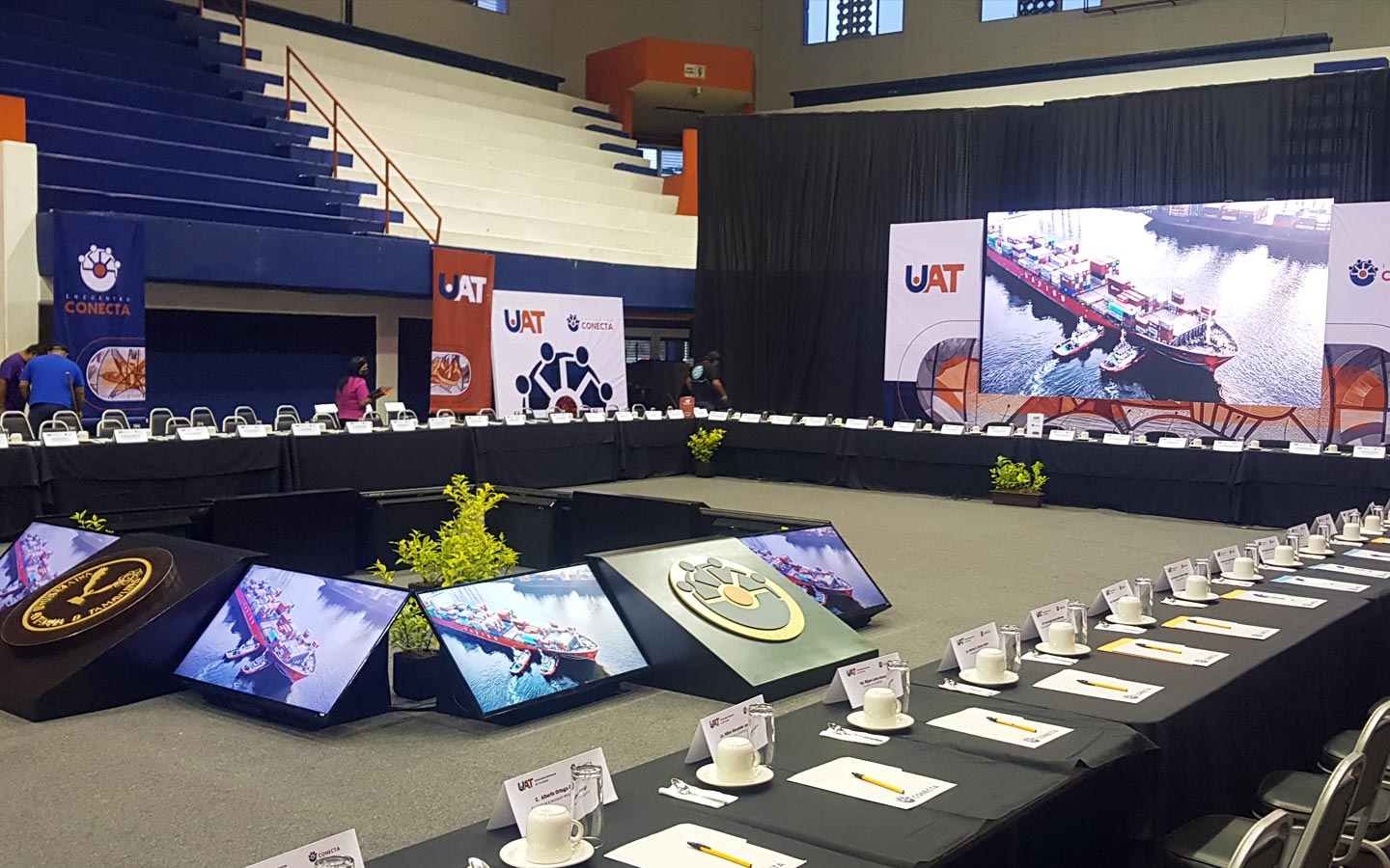 2-alquiler-pantallas-led-gigantes-eventos-corporativos-tampico