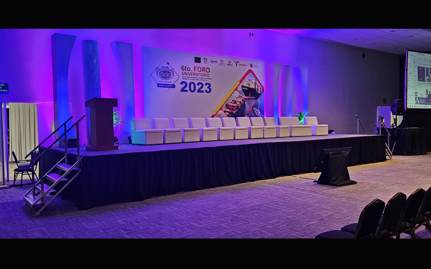 1-Renta-de-Tarimas-Estrados-Escenarios-Templetes-para-Eventos-Conferencias-Centro-Convenciones-en-Tampico