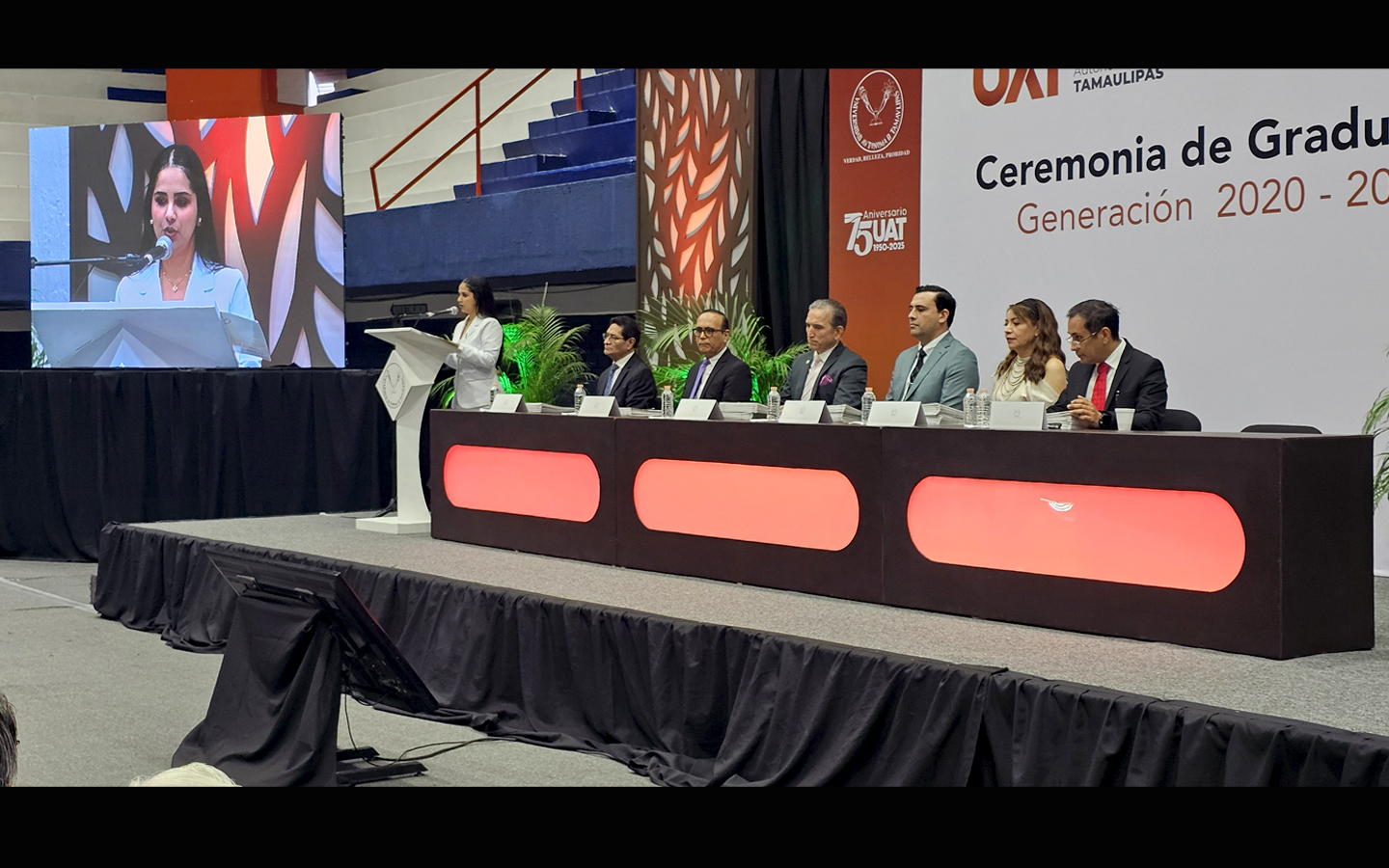 10-Tarimas-Tampico-para-eventos-Renta-Entarimados-Escenarios-Estrados-Escenarios-Templetes-para-Eventos-Conferencias-Congresos-Festivales-Convenciones
