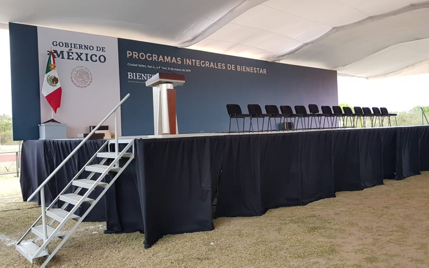 19-Tarimas-para-Renta-en-Tampico-Escenarios-Entarimados-Estrados-Escenarios-Templetes-para-Eventos-Conferencias