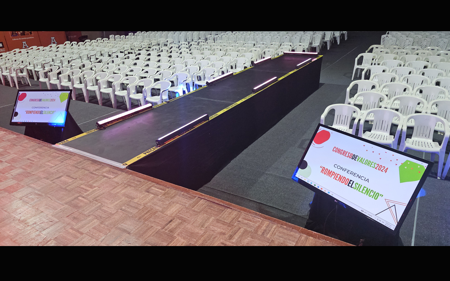 20-Tarimas-Tampico-para-eventos-Renta-Entarimados-Escenarios-Estrados-Escenarios-para-Eventos-Conferencias-Congresos-Festivales