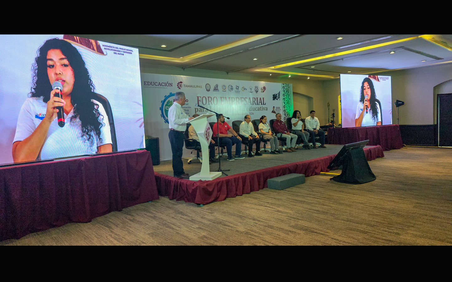 21-Renta-de-Tarimas-Entarimados-Estrados-Escenarios-Templetes-para-Eventos-Conferencias-Congresos-en-Tampico