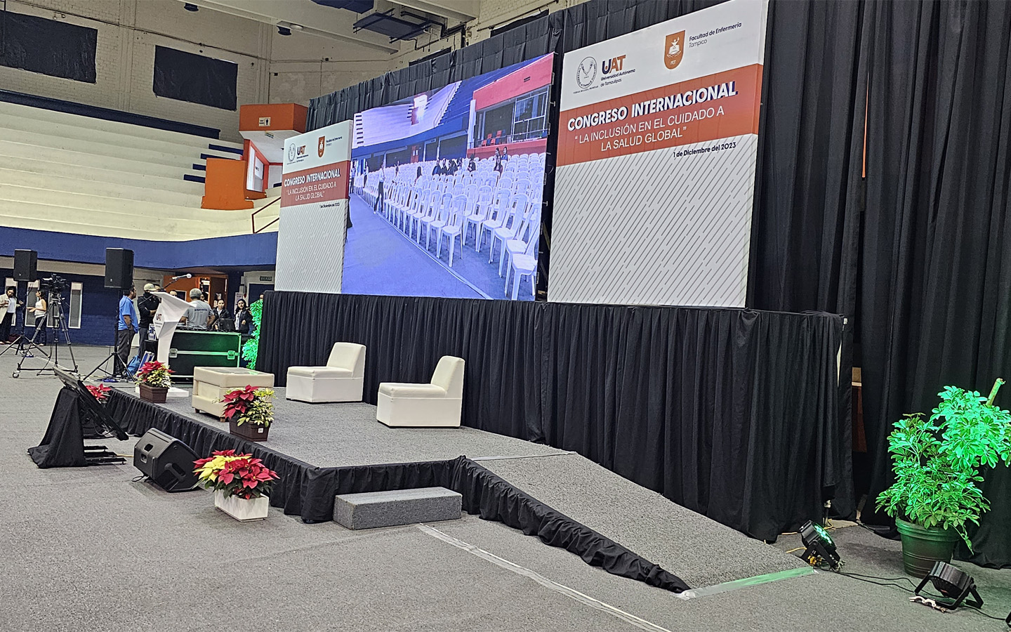 58-Renta-de-Tarimas-en-Tampico-Escenarios-Entarimados-Estrados-Escenarios-Templetes-para-Eventos-Conferencias-Congresos-Convenciones